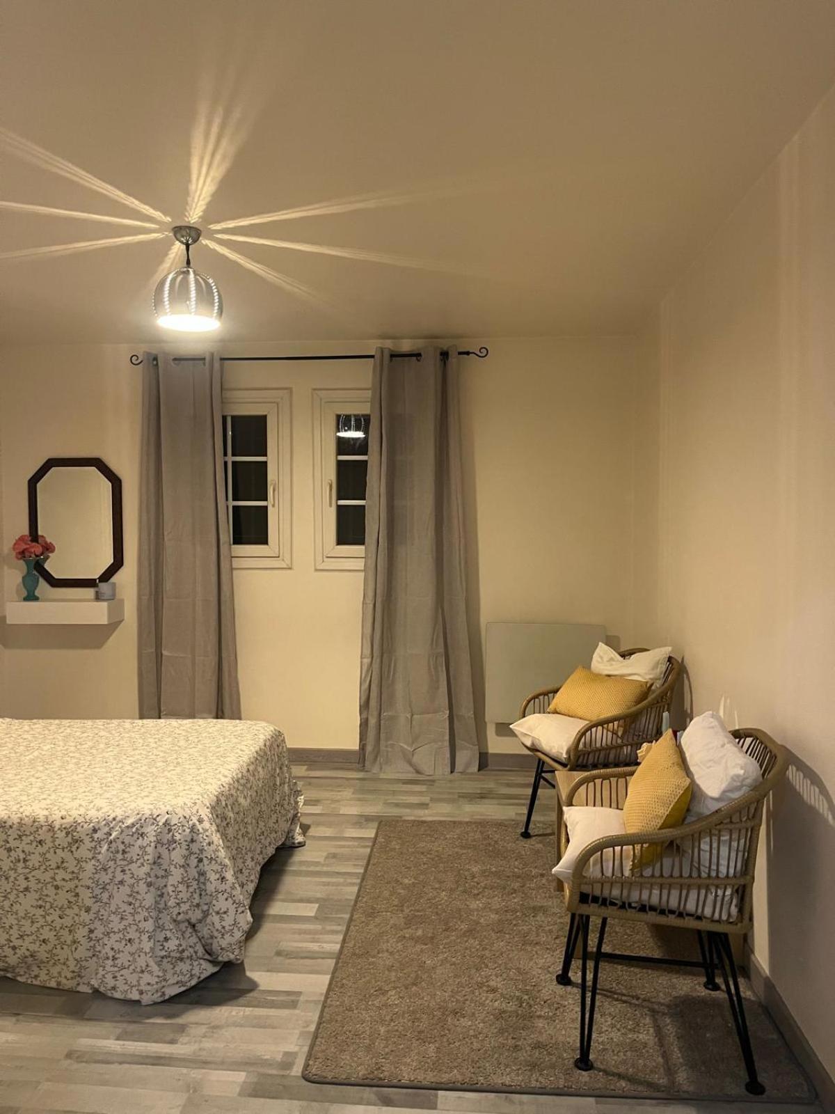 Hotel La Mhirabelle Saint-Paul-de-Vence Pokoj fotografie
